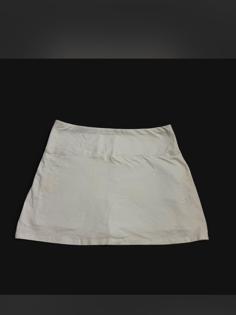 HOLLISTER- Women's white mini skirt with built in shorts-size : L